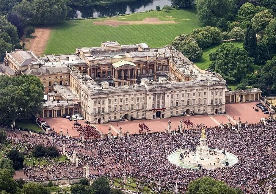 کاخ باکینگهام (Buckingham Palace)